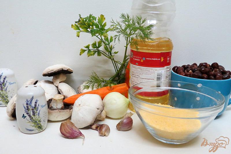 Фото приготовление рецепта: Суп с фасолью и грибами шаг №1