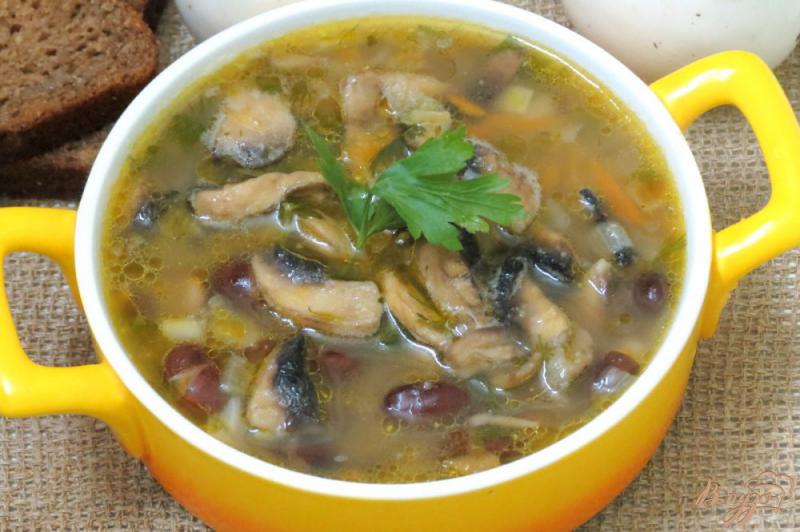 Фото приготовление рецепта: Суп с фасолью и грибами шаг №8