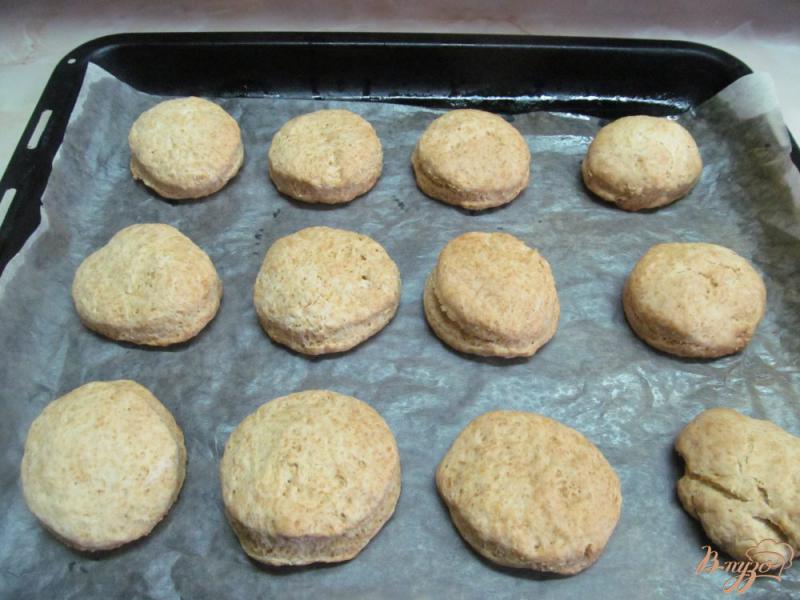 Фото приготовление рецепта: Закусочные булочки на соде шаг №6