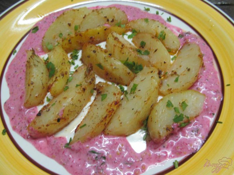 Фото приготовление рецепта: Салат с печеным картофелем и рыбой горячего копчения шаг №4