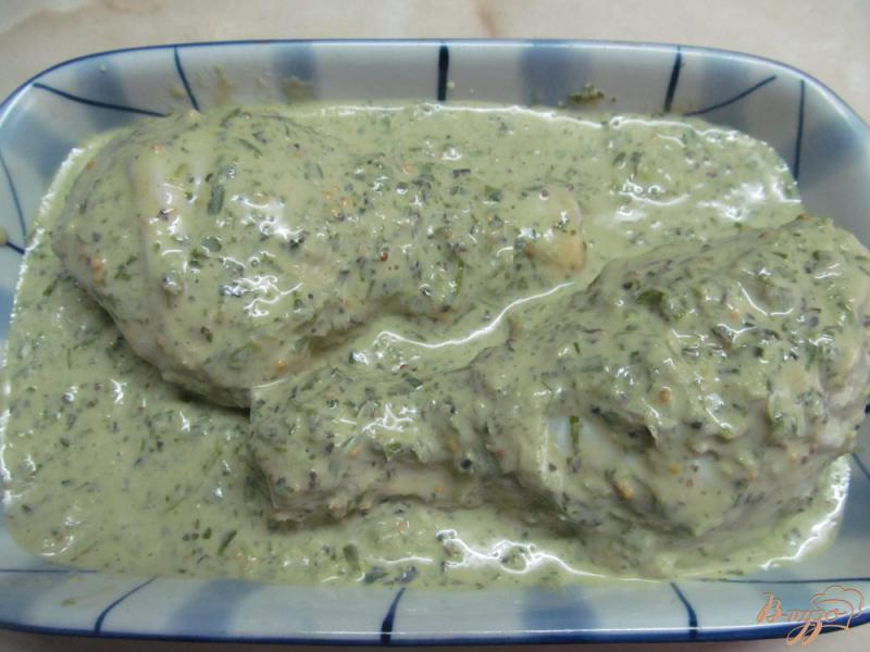 Фото приготовление рецепта: Запеченные куриные ножки в ряженке с зеленью шаг №4