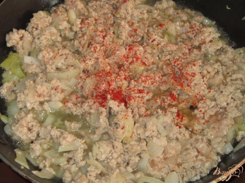 Фото приготовление рецепта: Картофельная запеканка со свининой и грибами шаг №2