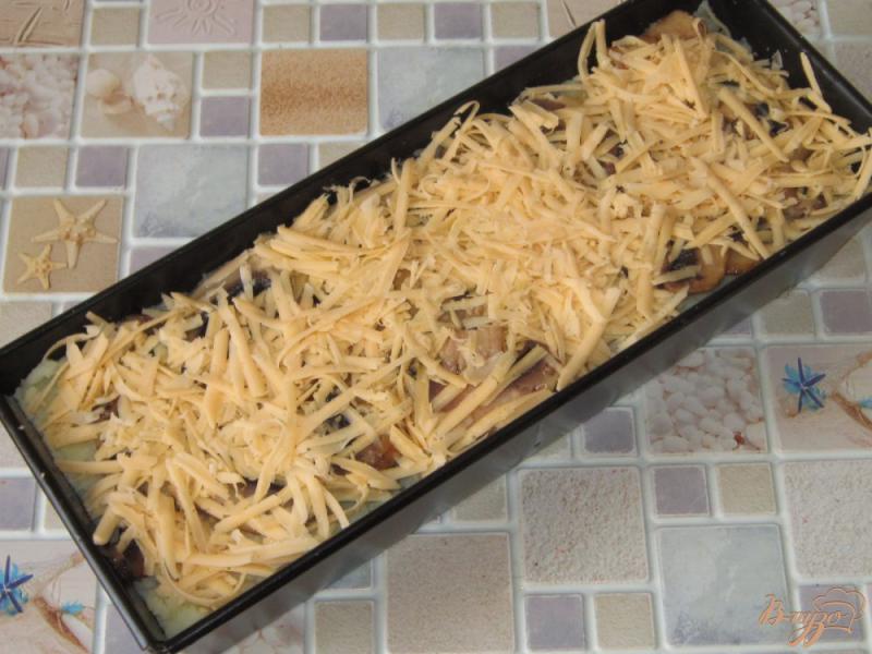Фото приготовление рецепта: Картофельная запеканка со свининой и грибами шаг №8