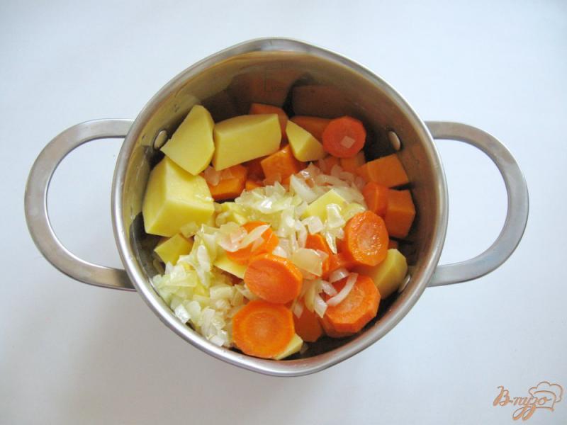 Фото приготовление рецепта: Суп-пюре с тыквой и курицей шаг №3