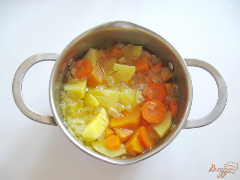 Фото приготовление рецепта: Суп-пюре с тыквой и курицей шаг №5