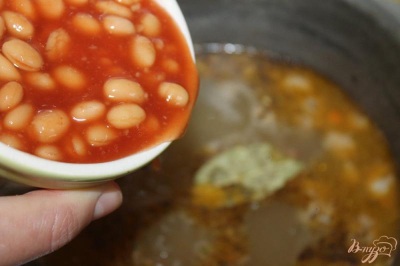 Фото приготовление рецепта: Суп со свининой и консервированной фасолью шаг №4