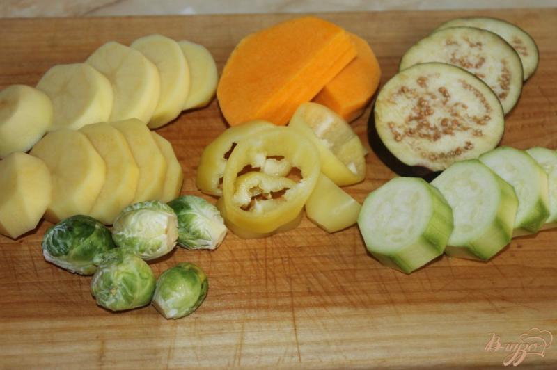 Фото приготовление рецепта: Печеные овощи с соусом Песто в фольге шаг №1