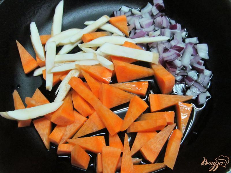Фото приготовление рецепта: Рис с овощами и яйцами шаг №2