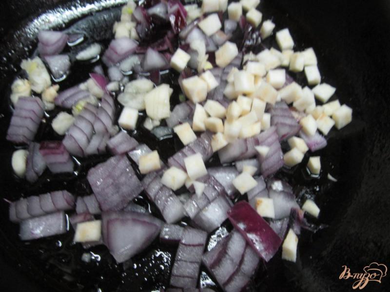 Фото приготовление рецепта: Фасоль с беконом и печеными томатами шаг №2