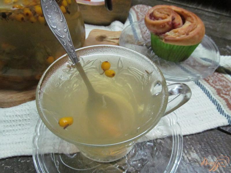Фото приготовление рецепта: Чай с облепихой мятой и лавандой шаг №4