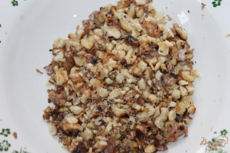 Фото приготовление рецепта: Баклажаны с грецкими орехами, чесноком и зеленым луком шаг №2