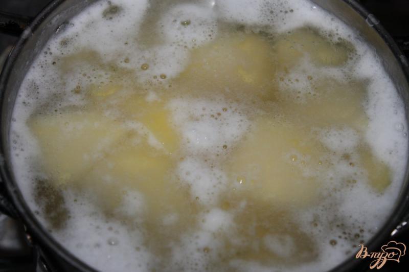 Фото приготовление рецепта: Пюре из картофеля со сметаной и укропом шаг №2
