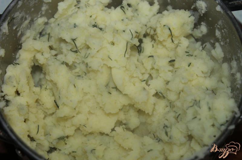 Фото приготовление рецепта: Пюре из картофеля со сметаной и укропом шаг №5