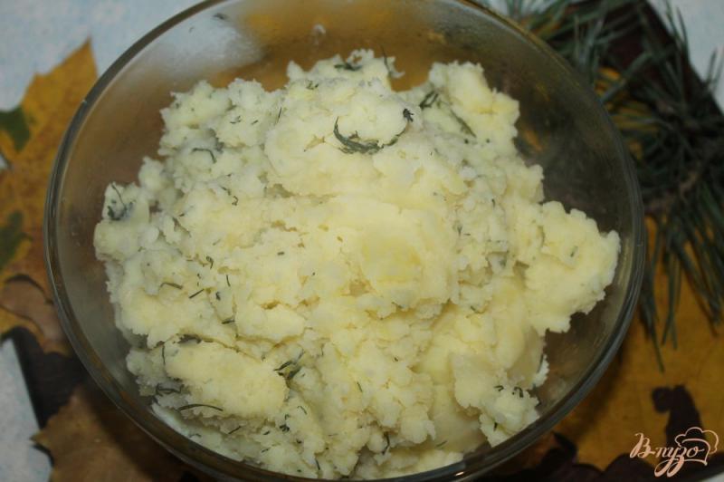 Фото приготовление рецепта: Пюре из картофеля со сметаной и укропом шаг №6