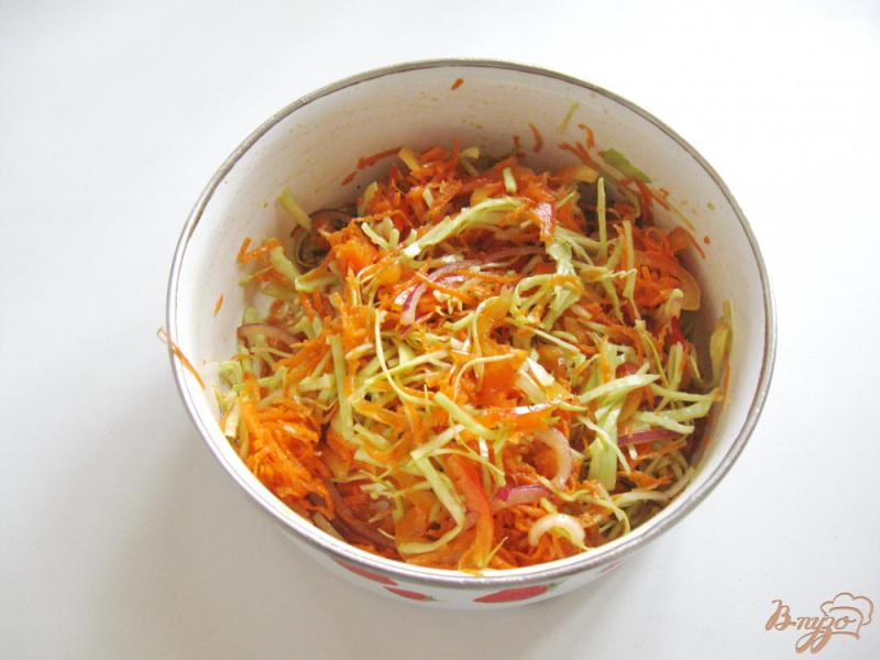Фото приготовление рецепта: Салат овощной микс с клюквой шаг №7