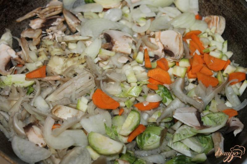 Фото приготовление рецепта: Фузилли с фрикадельками и овощами шаг №3