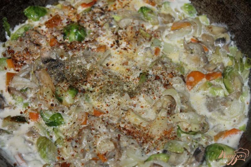 Фото приготовление рецепта: Фузилли с фрикадельками и овощами шаг №4