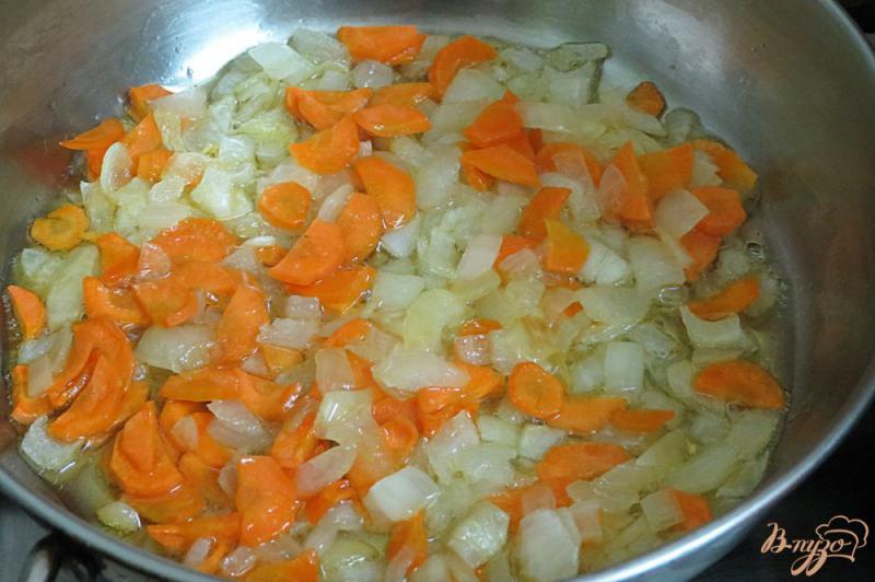 Фото приготовление рецепта: Суп с лесными вешенками и картофельным пюре шаг №6