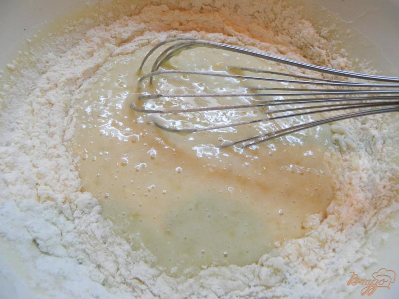 Фото приготовление рецепта: Банановый пирог с творожным кремом шаг №4
