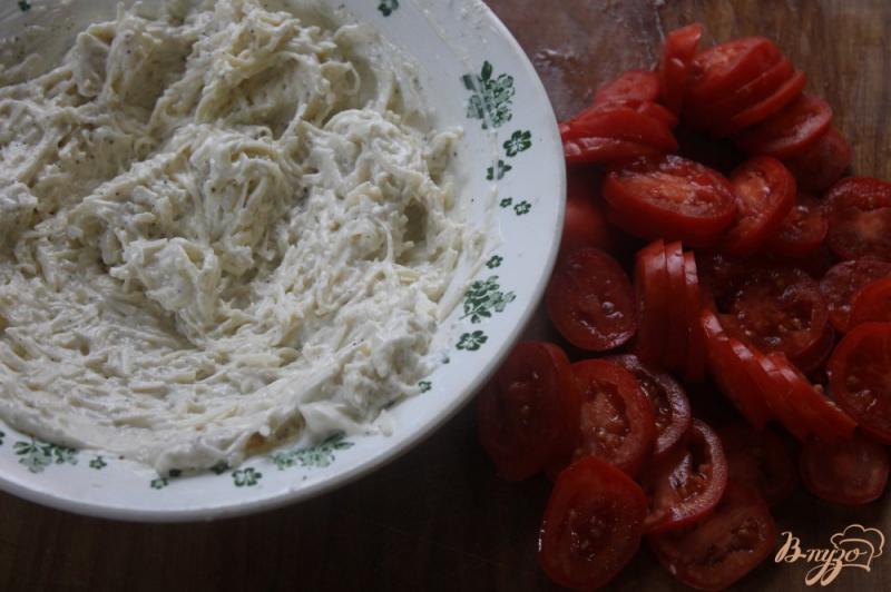 Фото приготовление рецепта: Овощной торт с помидорами и сыром шаг №7
