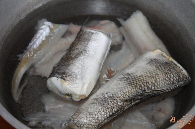 Фото приготовление рецепта: Картофельный суп с белой рыбой шаг №1