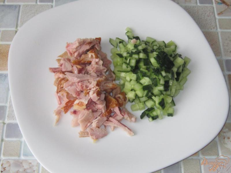 Фото приготовление рецепта: Салат «Козел в огороде» с копченой куриной грудкой шаг №1