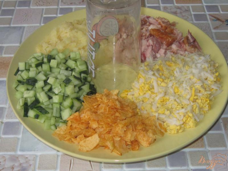Фото приготовление рецепта: Салат «Козел в огороде» с копченой куриной грудкой шаг №3