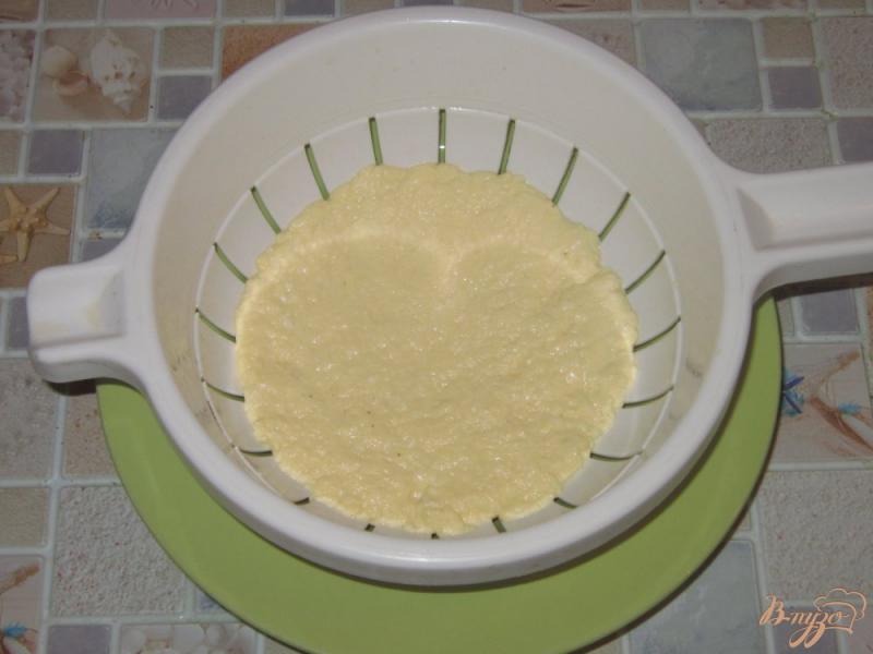 Фото приготовление рецепта: Сыр из скисшего молока шаг №5