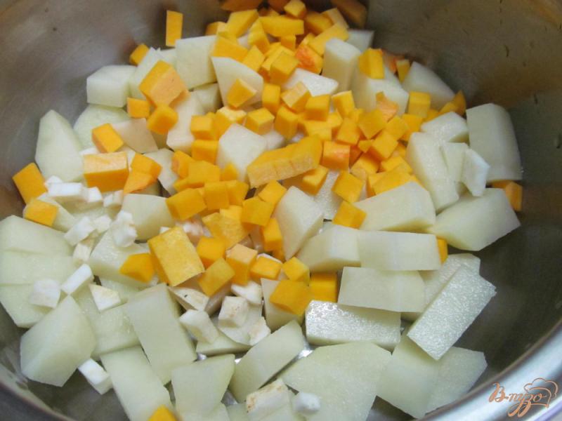 Фото приготовление рецепта: Гречневый суп с тыквой на утином бульоне шаг №2