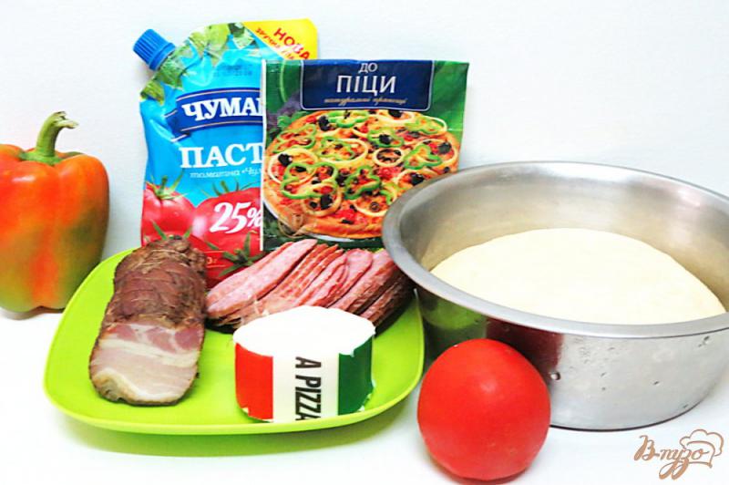 Фото приготовление рецепта: Пицца на дрожжевом тесте, на молоке с колбасой и моцарелой шаг №1