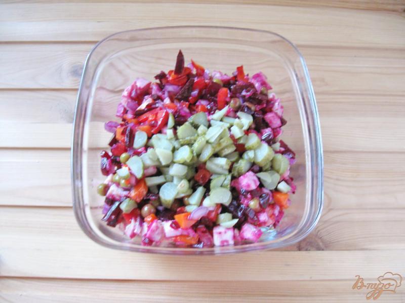 Фото приготовление рецепта: Куриный салат со свеклой и морковью шаг №7