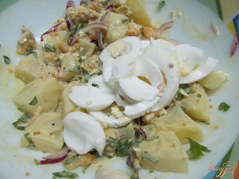 Фото приготовление рецепта: Картофельный салат в горчичном соусе с яйцом шаг №8