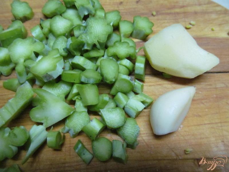 Фото приготовление рецепта: Рагу из брокколи в томатном соусе шаг №3