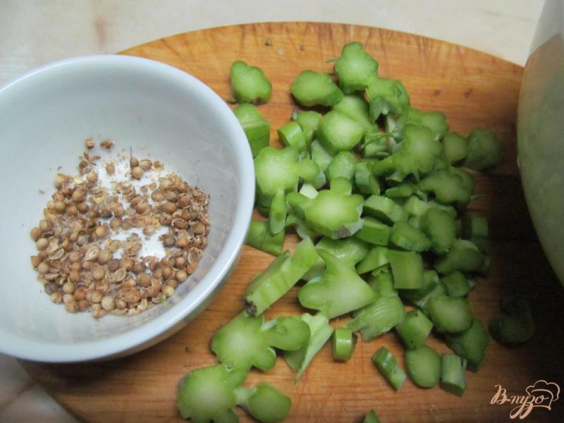 Фото приготовление рецепта: Рагу из брокколи в томатном соусе шаг №4