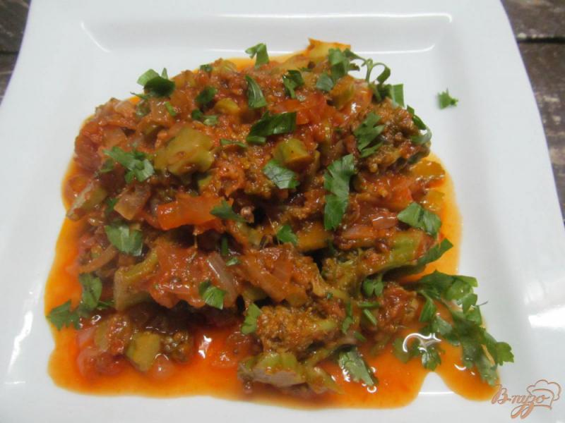 Фото приготовление рецепта: Рагу из брокколи в томатном соусе шаг №8