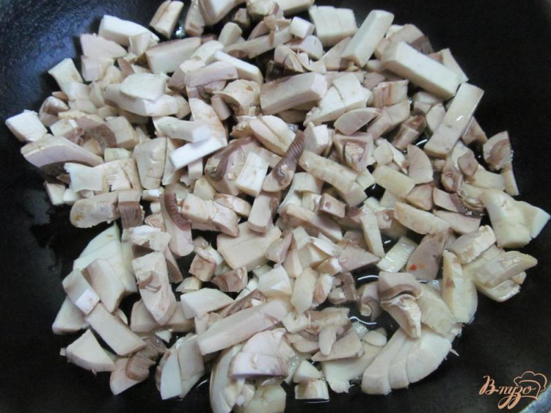 Фото приготовление рецепта: Горячие бутерброды с грибами шаг №1
