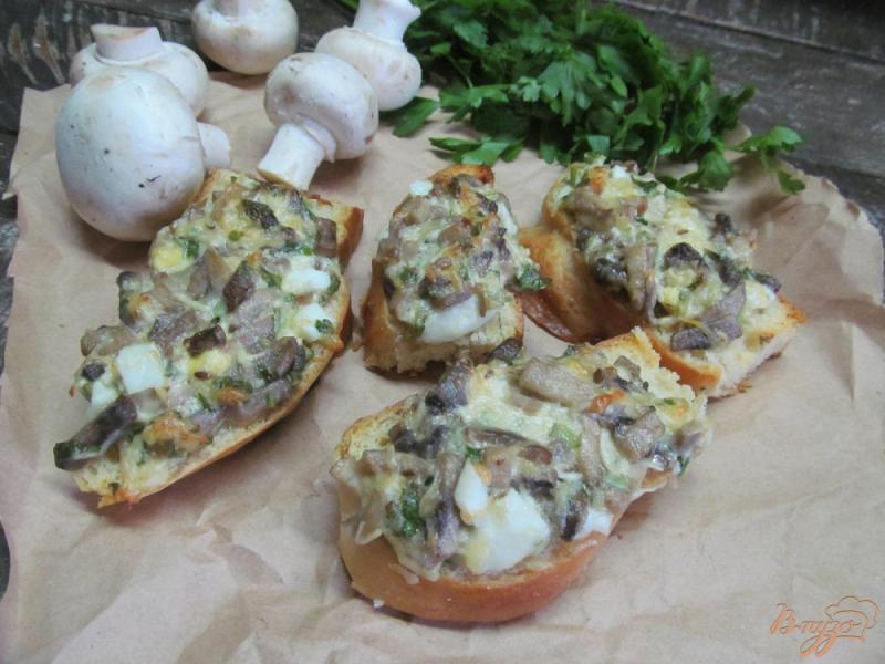 Фото приготовление рецепта: Горячие бутерброды с грибами шаг №6