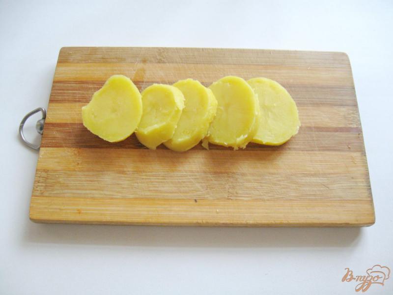 Фото приготовление рецепта: Отварной картофель обжареный с салом шаг №1