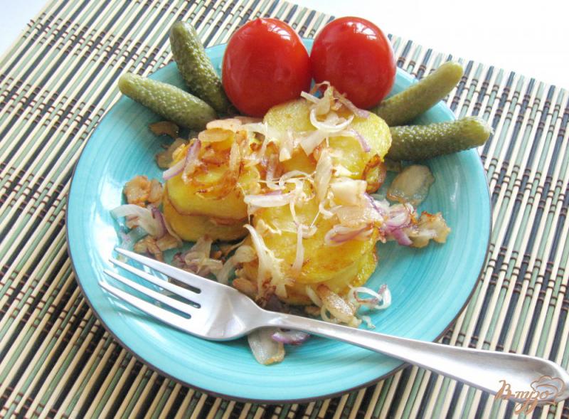 Фото приготовление рецепта: Отварной картофель обжареный с салом шаг №6