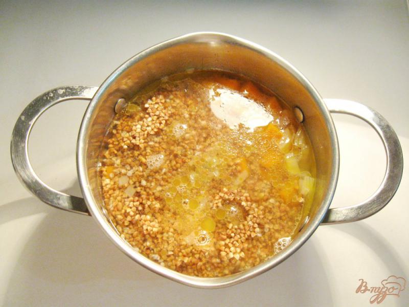 Фото приготовление рецепта: Гречневая каша с тыквой и зеленым горошком шаг №4