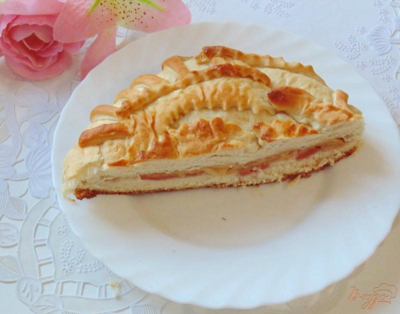 Фото приготовление рецепта: Пирог с яблоками и айвой шаг №8