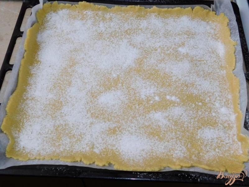 Фото приготовление рецепта: Малиновый пирог на кукурузной муке шаг №3