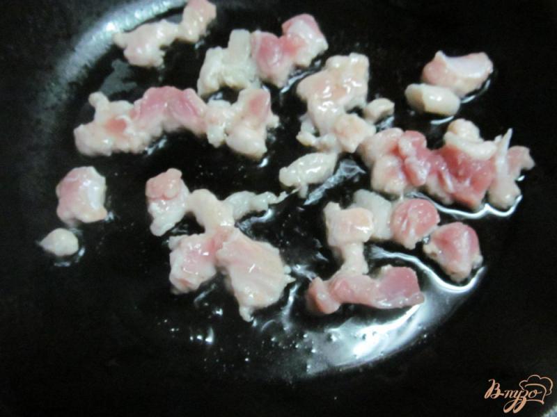 Фото приготовление рецепта: Фаршированные грибы свининой шаг №3