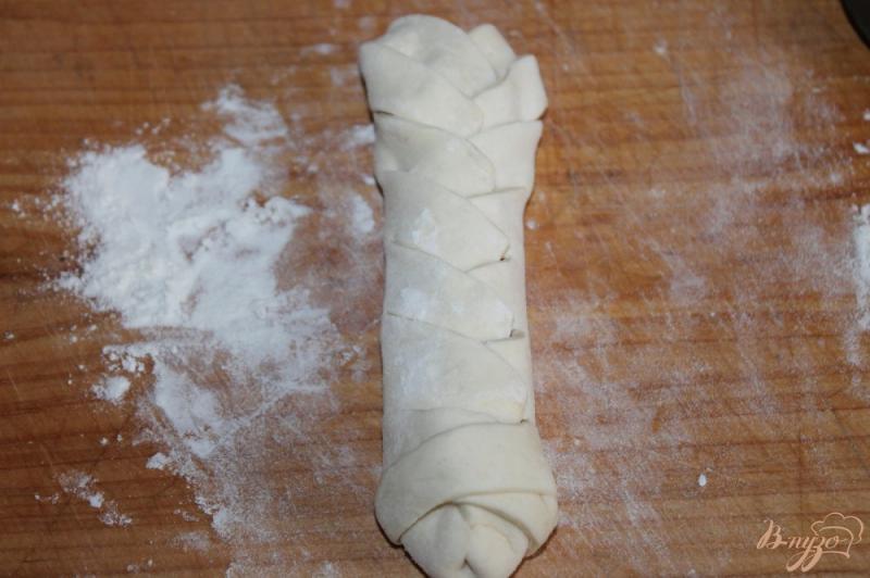 Фото приготовление рецепта: Сосиски в слоеном тесте с льняными семечками шаг №3
