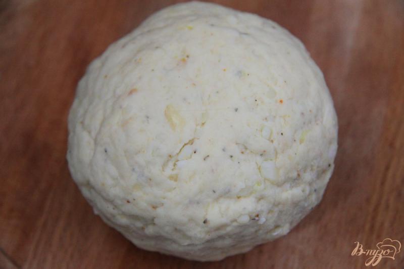 Фото приготовление рецепта: Картофельные бездрожжевые лепешки, запеченные в духовке шаг №4