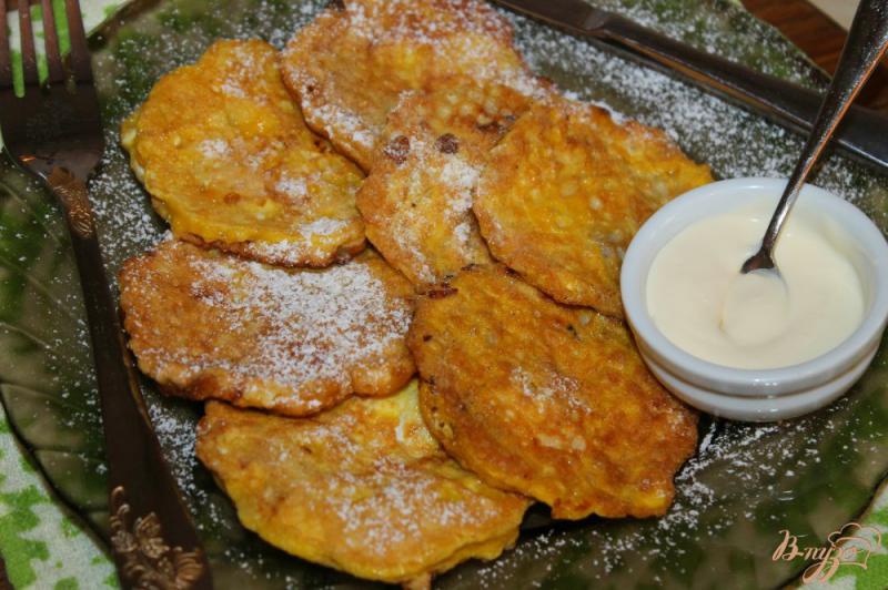 Фото приготовление рецепта: Вафельные бризольки с творогом и изюмом на завтрак шаг №7