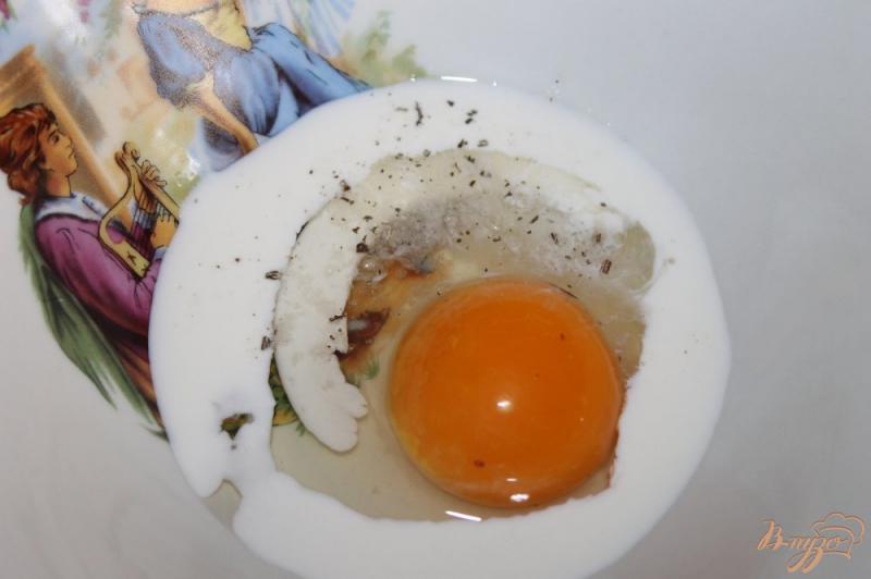 Фото приготовление рецепта: Куриный суп с сухариками и яичными блинчиками шаг №2