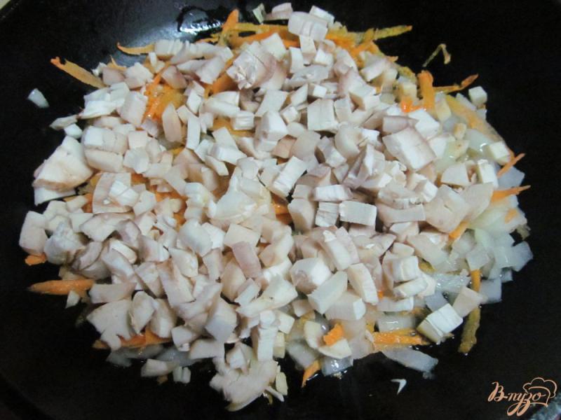Фото приготовление рецепта: Фрикадельки запеченные в горшочках с овощами и овсянкой шаг №3