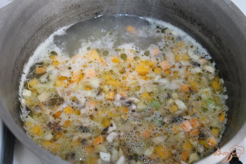 Фото приготовление рецепта: Овощной суп на утином бульоне шаг №4