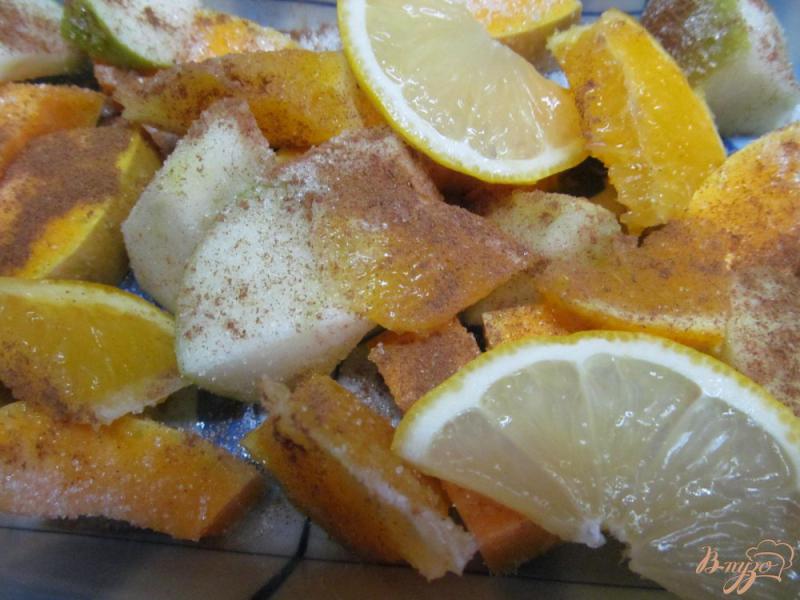 Фото приготовление рецепта: Десерт из тыквы с яблоком и апельсином шаг №2